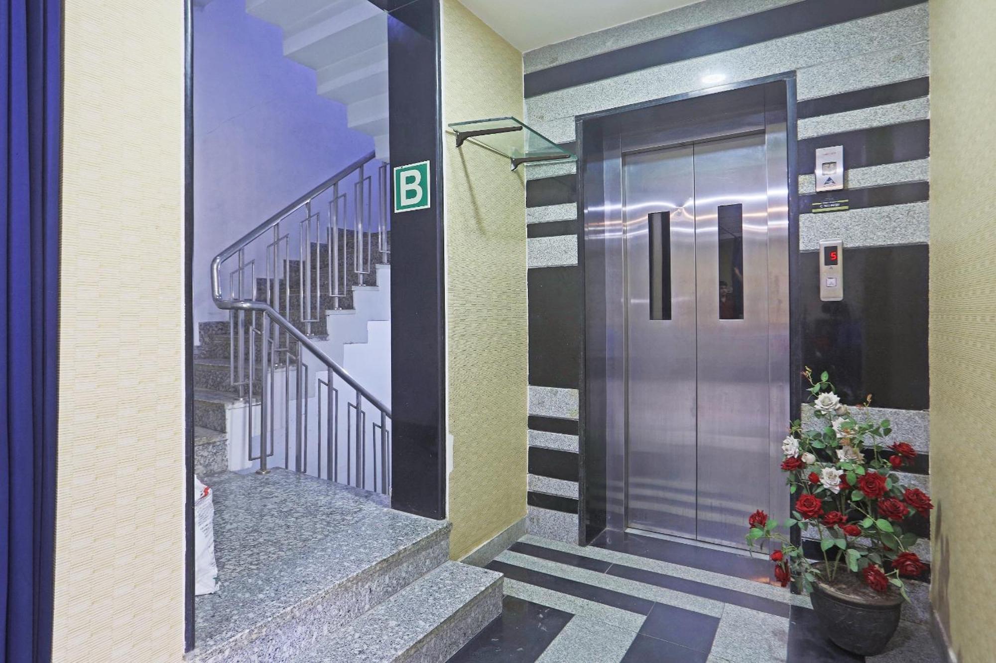 Hotel Aerostar Gold - Opposite Max Healthcare Delhi Zewnętrze zdjęcie