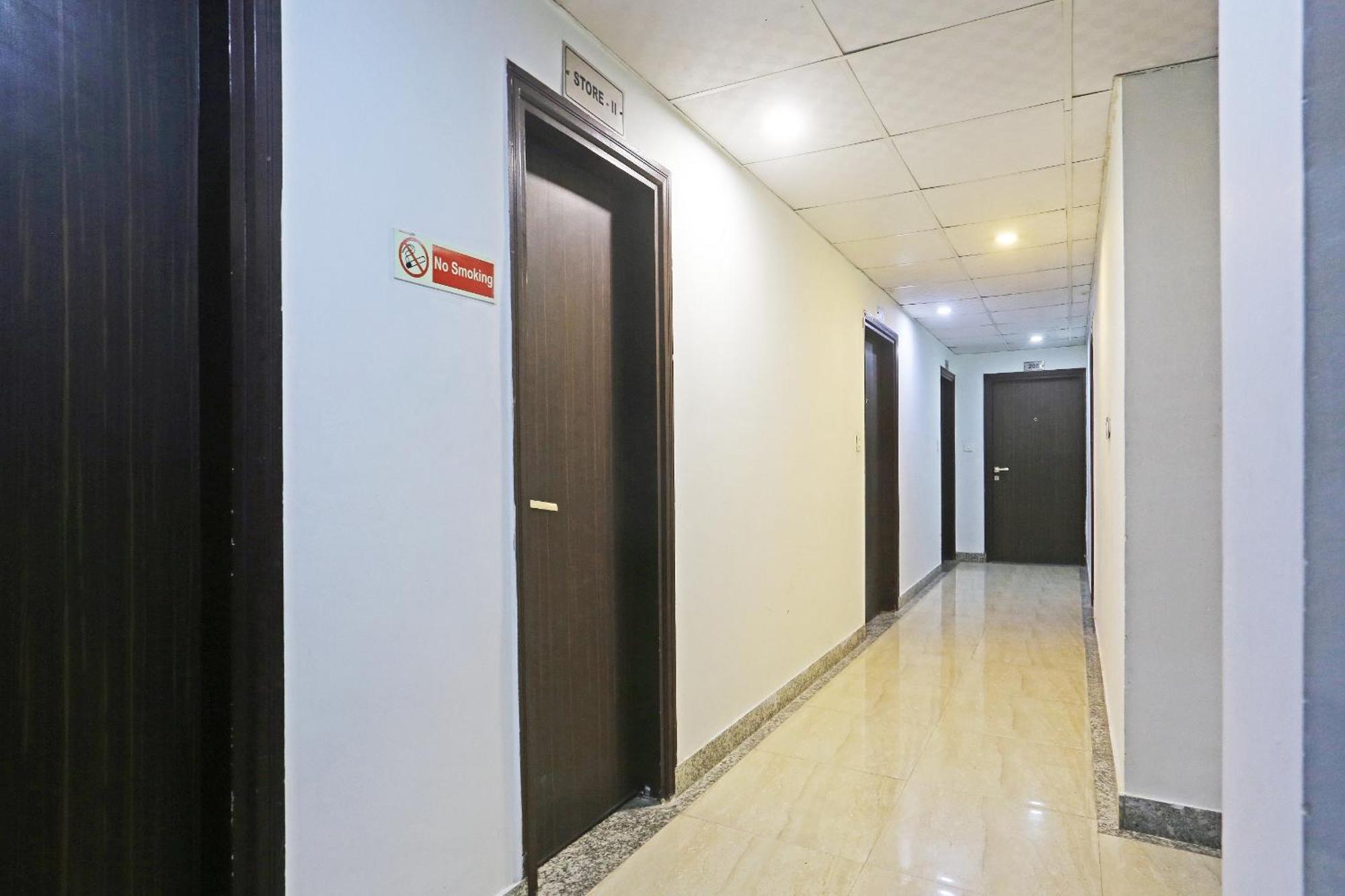 Hotel Aerostar Gold - Opposite Max Healthcare Delhi Zewnętrze zdjęcie