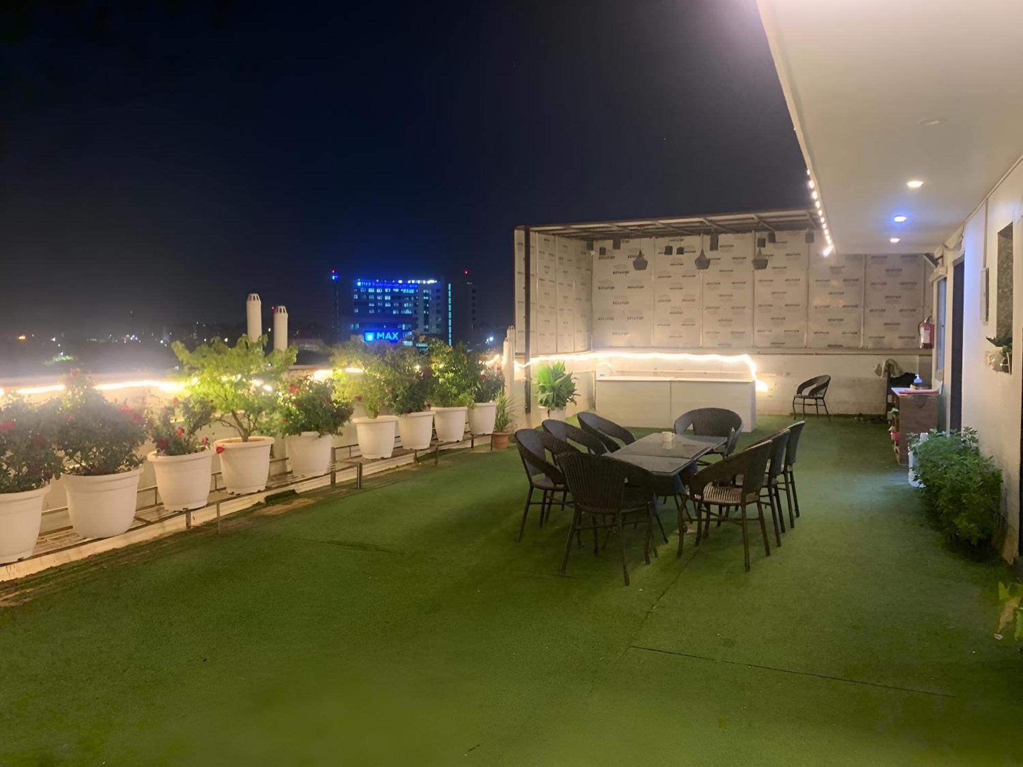 Hotel Aerostar Gold - Opposite Max Healthcare Delhi Zewnętrze zdjęcie