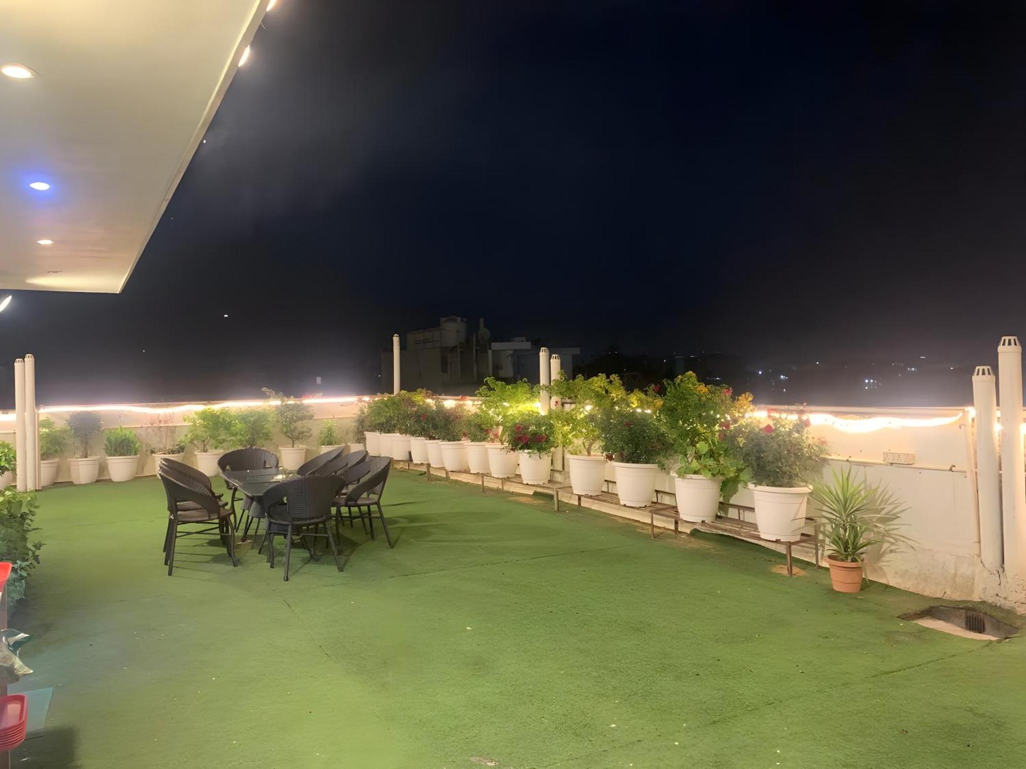 Hotel Aerostar Gold - Opposite Max Healthcare Delhi Zewnętrze zdjęcie