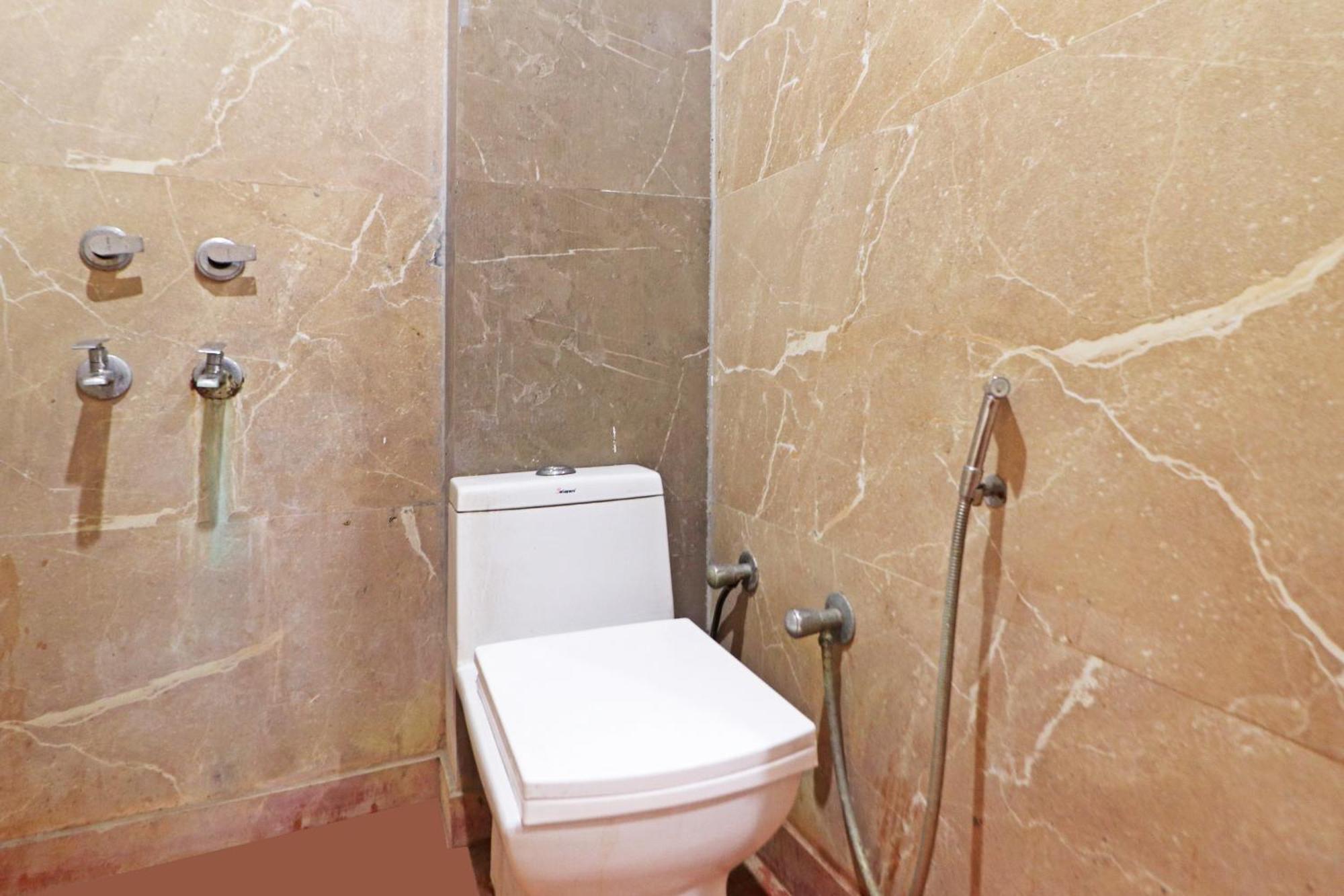 Hotel Aerostar Gold - Opposite Max Healthcare Delhi Zewnętrze zdjęcie