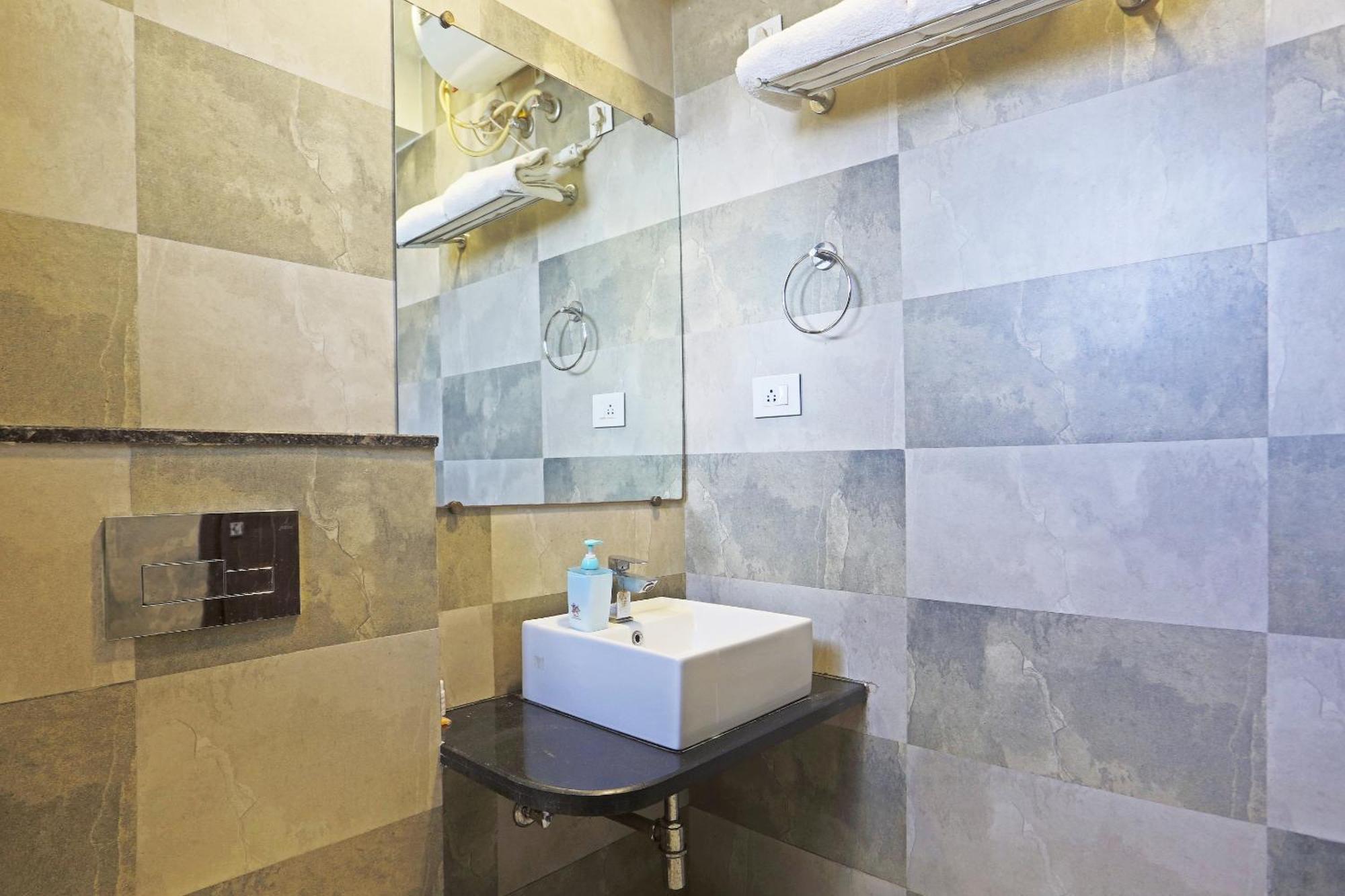 Hotel Aerostar Gold - Opposite Max Healthcare Delhi Zewnętrze zdjęcie